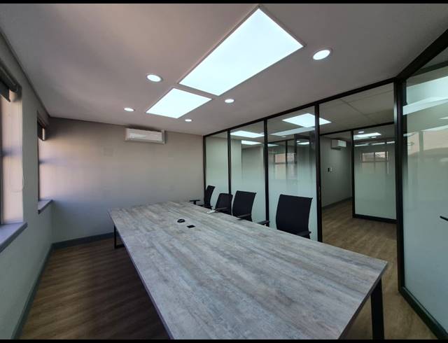 222M² OFFICE TO LET IN DUNKELD WEST
